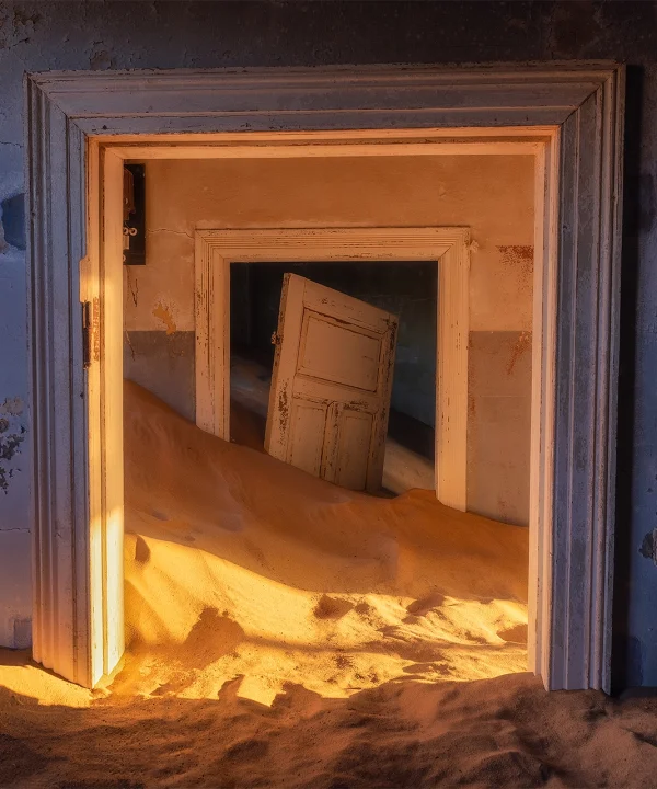 Abandoned town of Kolmanskoppe, Namibia - workshopsphototours.com